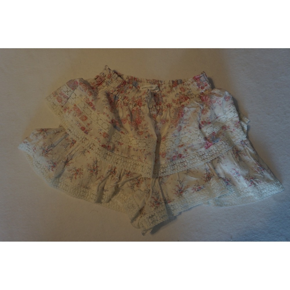 Altar'd State Rumie Floral Ruffle Shorts Lace Trim Cottagecore Cream Pink Blue M